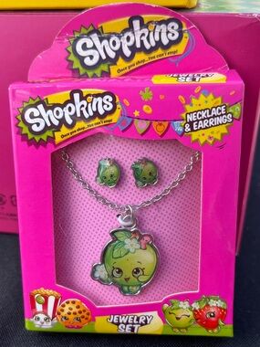Shopkins Green Apple Pendant Necklace and Stud Earrings Set
